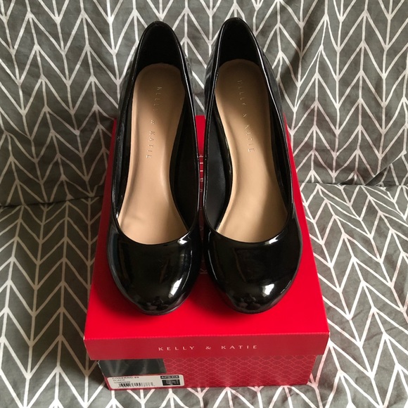 Kelly & Katie Heels, Round Toe - Black, Size 8 - Picture 15 of 16